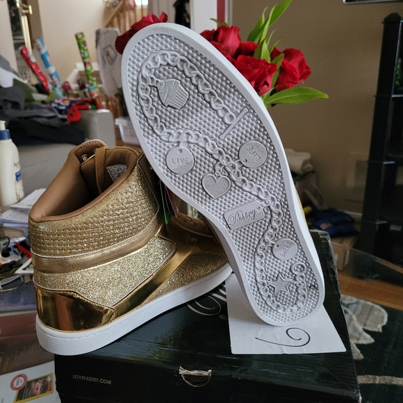 Ladies 👟 Sneakers - Picture 4 of 10